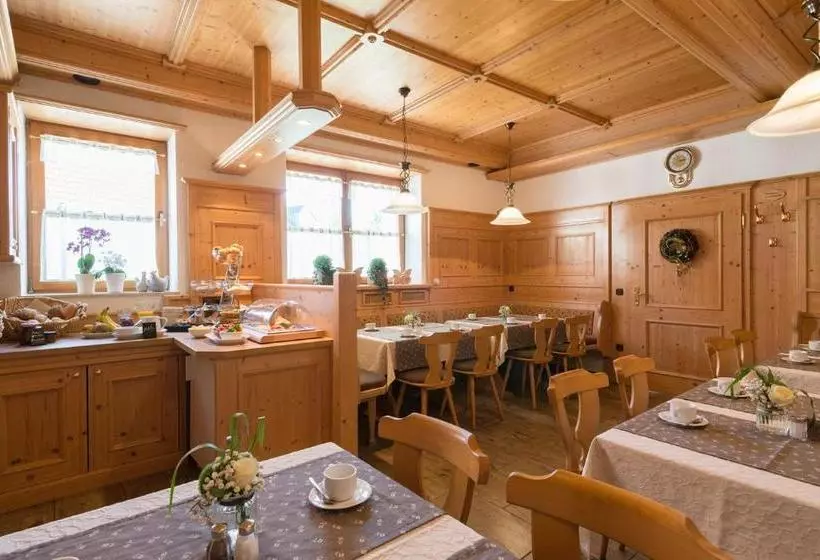 Gasthof Pension Brauner Hirsch In Alfeld Mittelfranken