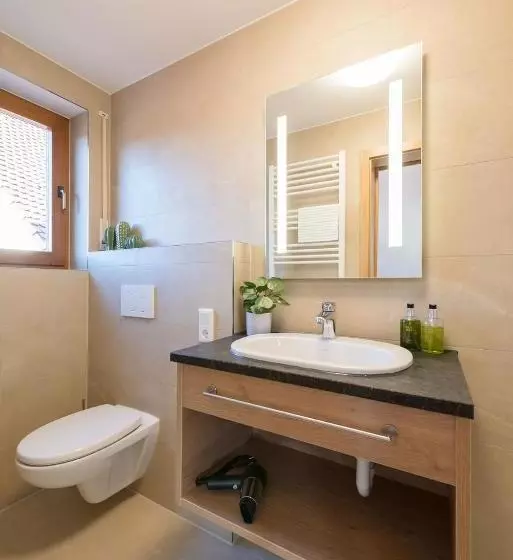 Gasthof Pension Brauner Hirsch In Alfeld Mittelfranken