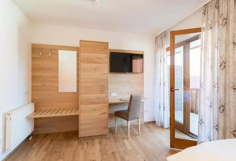 Gasthof Pension Brauner Hirsch In Alfeld Mittelfranken