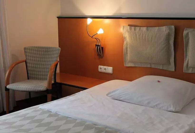 בית מלון כפרי Am Rathaus