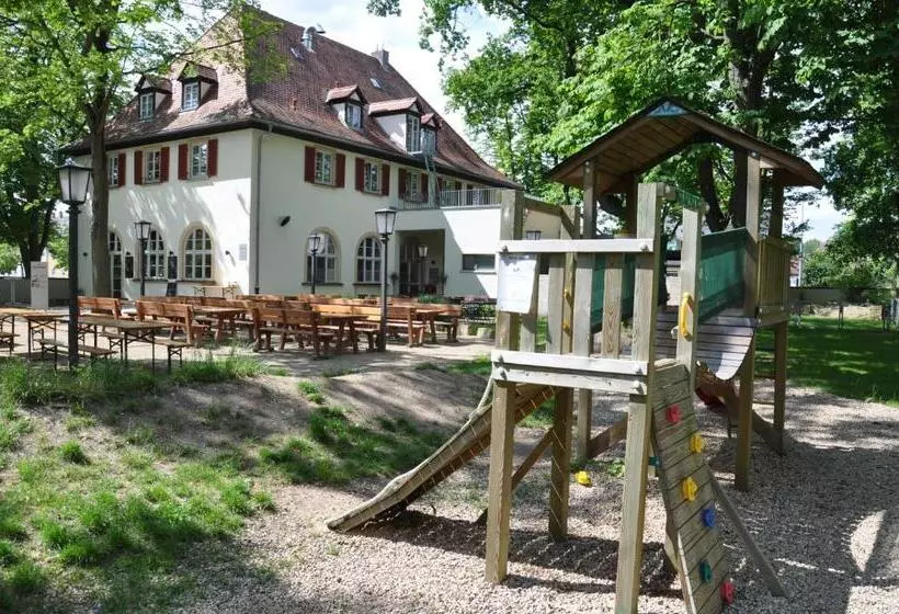 בית מלון כפרי Volkspark