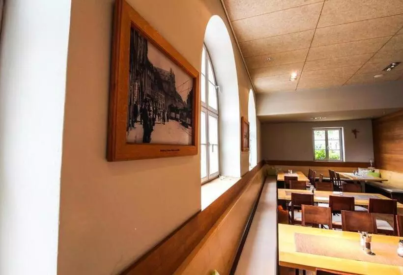 בית מלון כפרי Volkspark