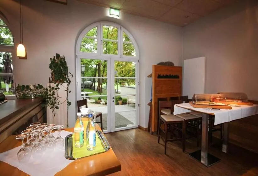 בית מלון כפרי Volkspark