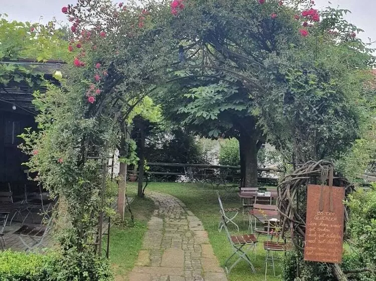 پانسیون Landgasthof Zum Kirchenwirt