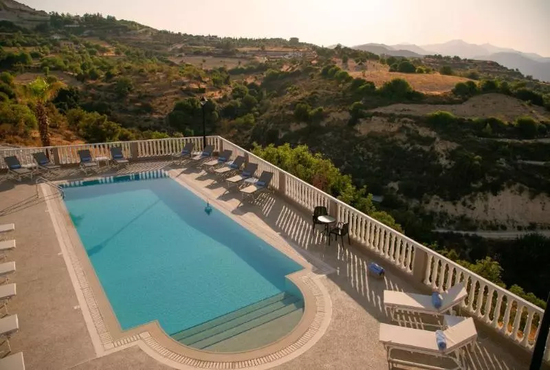 هتل Archontiko Kiverniti