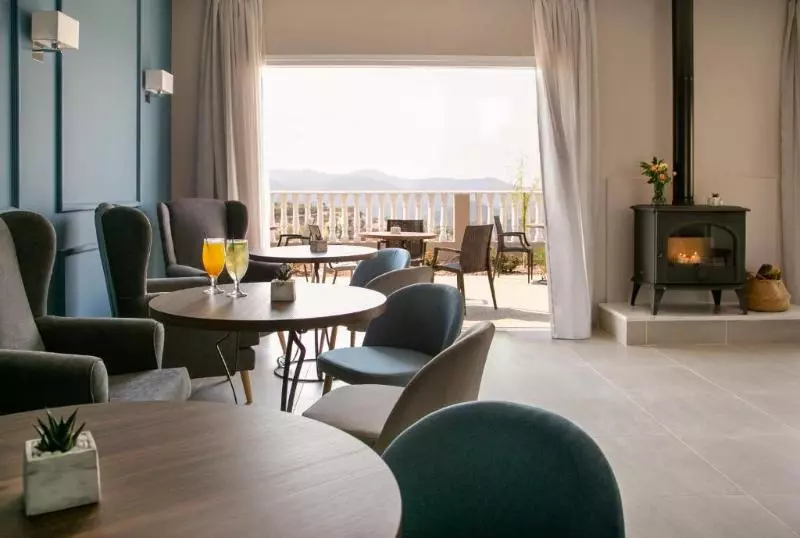 هتل Archontiko Kiverniti