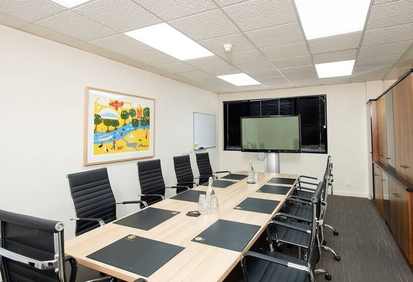 Отель Econo Lodge North Adelaide