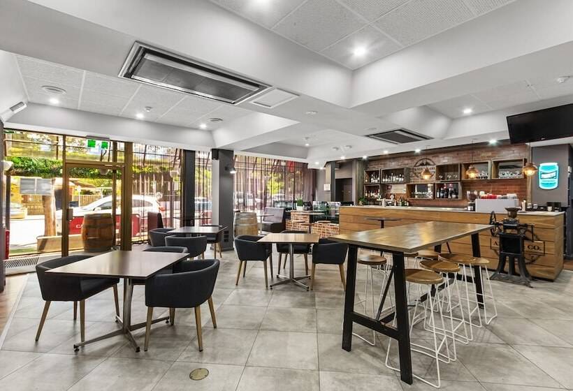 Отель Econo Lodge North Adelaide