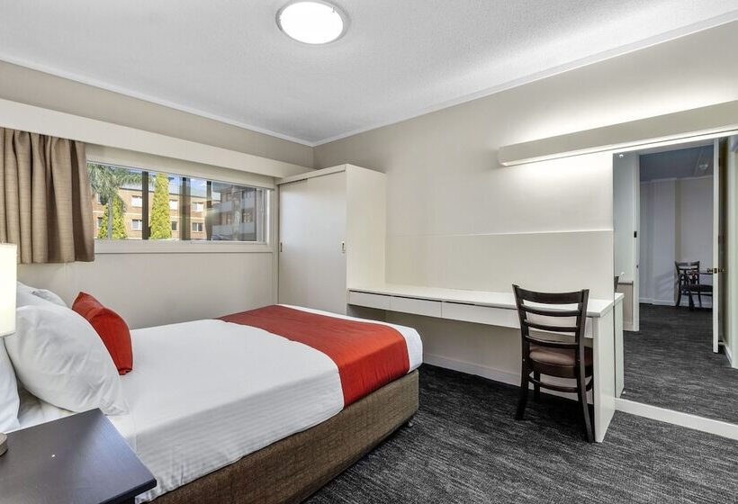 Отель Econo Lodge North Adelaide
