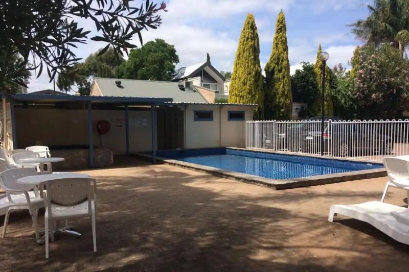 Отель Econo Lodge North Adelaide