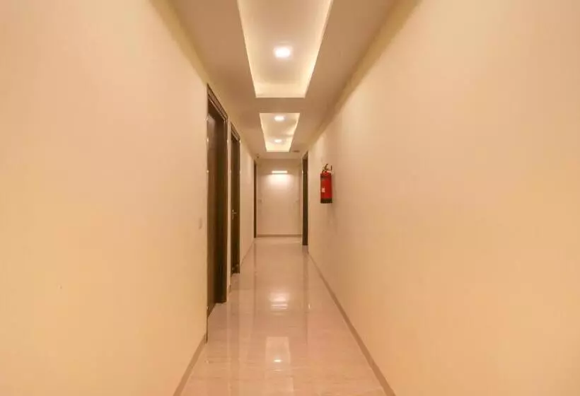ホテル Collection O Comfort Residency Near Artemis Hospital