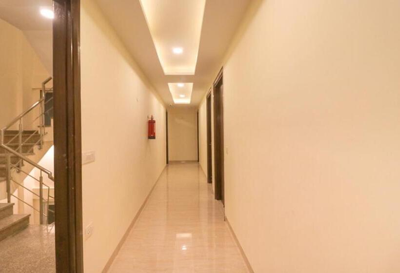 Hotel Collection O Comfort Residency Near Artemis Hospital