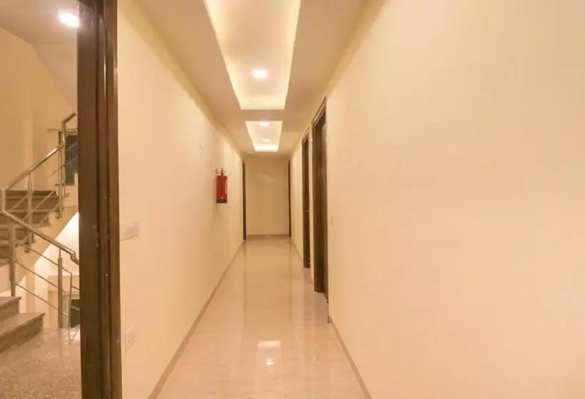 ホテル Collection O Comfort Residency Near Artemis Hospital