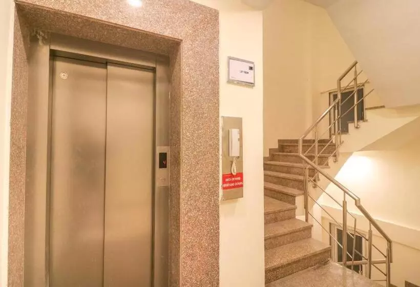 ホテル Collection O Comfort Residency Near Artemis Hospital