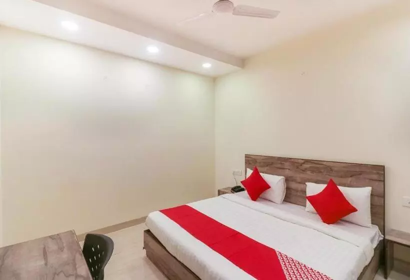 ホテル Collection O Comfort Residency Near Artemis Hospital