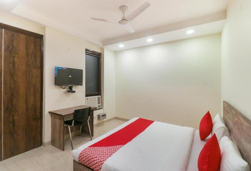 Hotel Collection O Comfort Residency Near Artemis Hospital