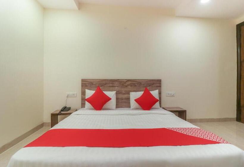Hotel Collection O Comfort Residency Near Artemis Hospital
