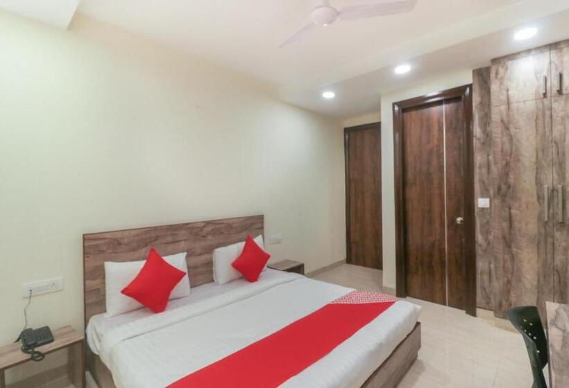 Hotel Collection O Comfort Residency Near Artemis Hospital