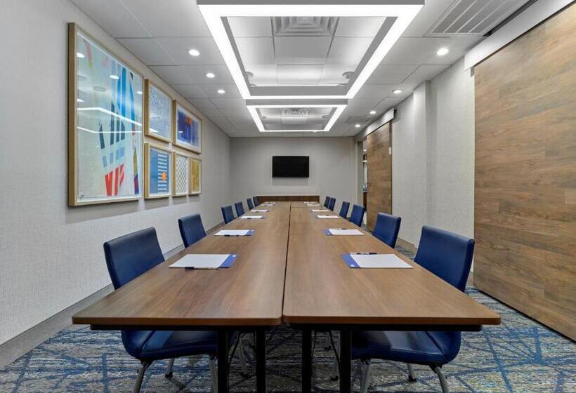 فندق Holiday Inn Express   Huntsville Space Center, An Ihg