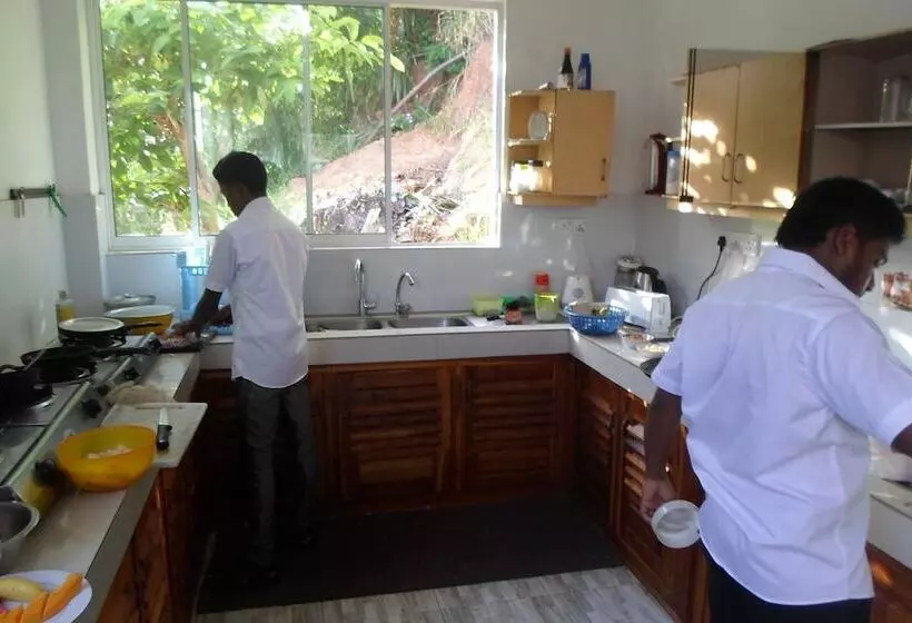 Hotelli Kandy Hills Resort