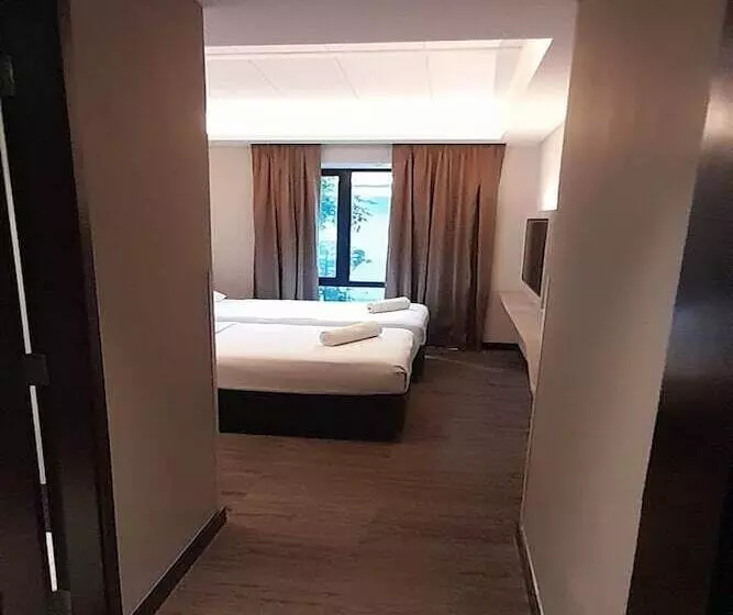 Lion Peak Hotel Hamilton