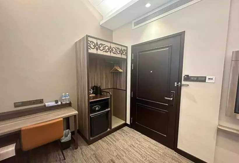 Lion Peak Hotel Hamilton