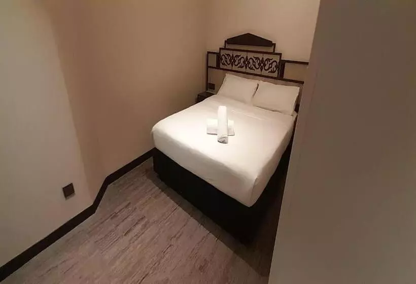 Lion Peak Hotel Hamilton