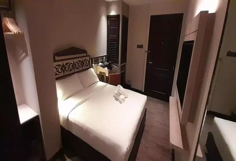 Lion Peak Hotel Hamilton