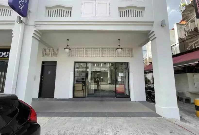 Lion Peak Hotel Hamilton