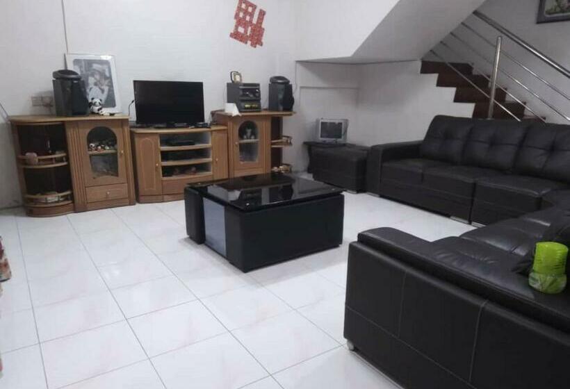 Hôtel Oyo 90310 E Homestay Permai Timur