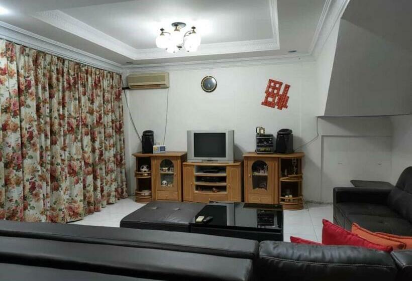 Hôtel Oyo 90310 E Homestay Permai Timur