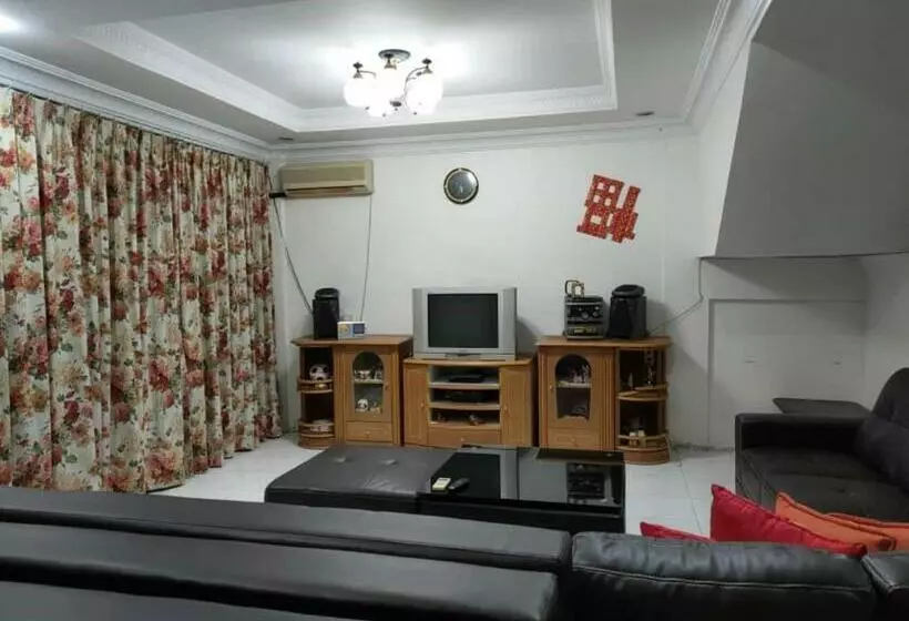 هتل Oyo 90310 E Homestay Permai Timur