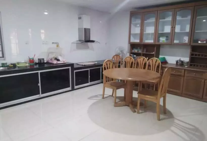 هتل Oyo 90310 E Homestay Permai Timur