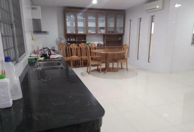 Hôtel Oyo 90310 E Homestay Permai Timur