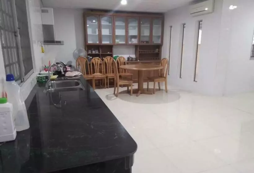 هتل Oyo 90310 E Homestay Permai Timur