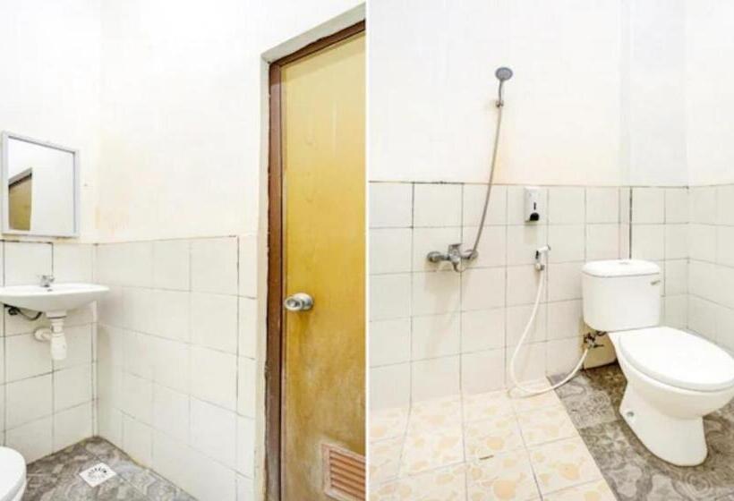 فندق Reddoorz Near Plaza Araya Malang