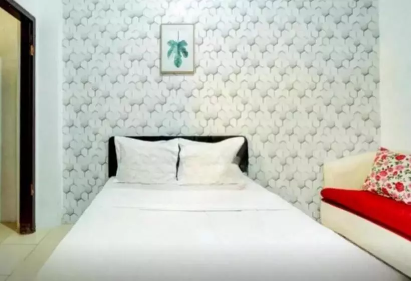 Hotelli Reddoorz Near Plaza Araya Malang