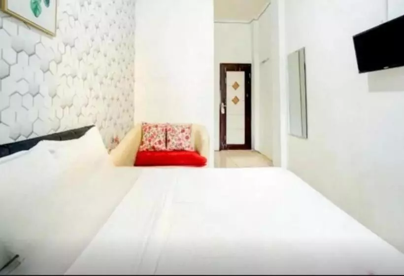 Hotelli Reddoorz Near Plaza Araya Malang