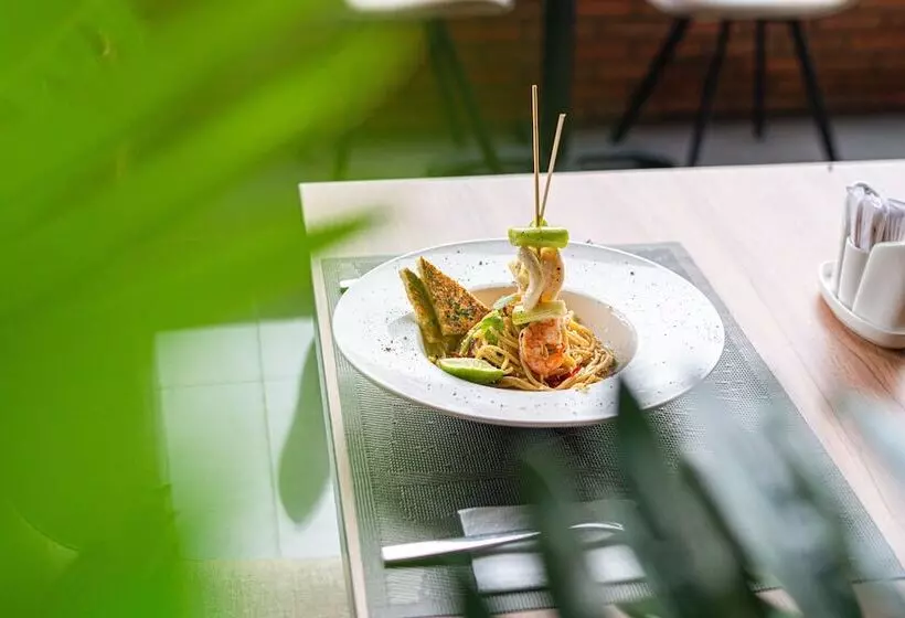 هتل Parkside Gayo Petro