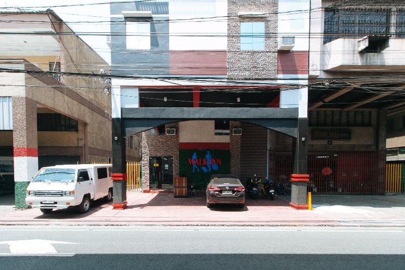 Hotelli Reddoorz @ Walk Inn