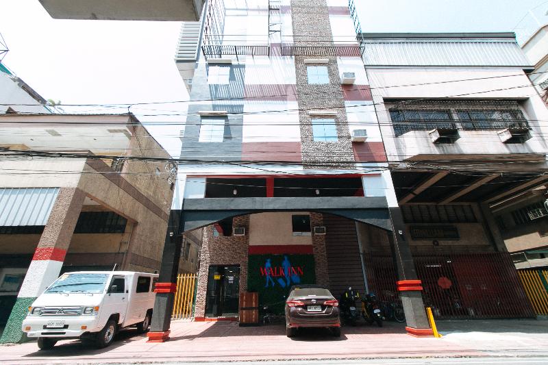 Hotelli Reddoorz @ Walk Inn