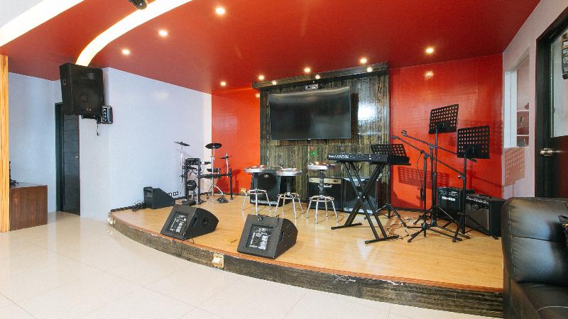 Hotelli Reddoorz @ Walk Inn