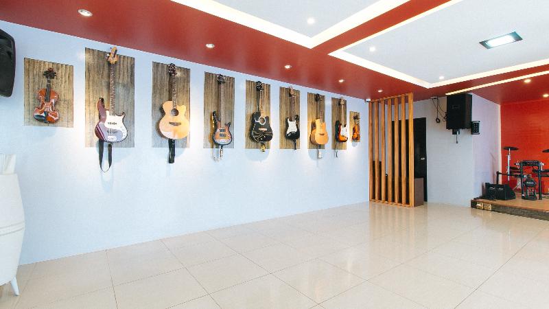 Hotelli Reddoorz @ Walk Inn