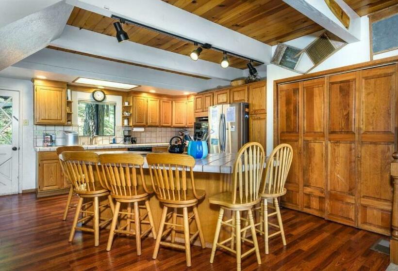 Pet Friendly Hart Lake House Cabin