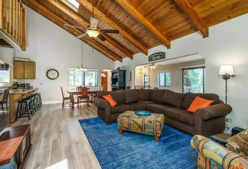 Three Wild Turkeys   Amazing Outdoor Spaces! 2 Decks!