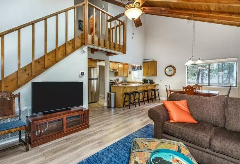 Three Wild Turkeys   Amazing Outdoor Spaces! 2 Decks!