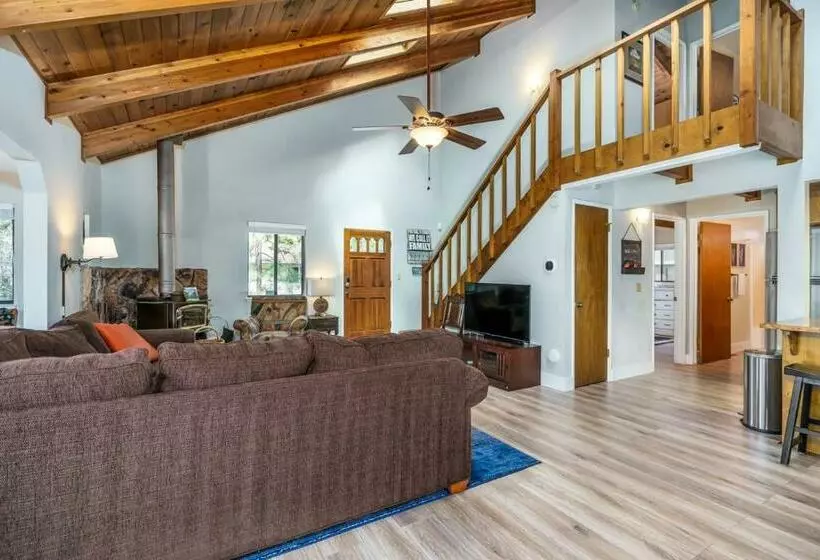 Three Wild Turkeys   Amazing Outdoor Spaces! 2 Decks!