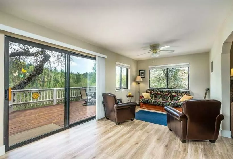 Three Wild Turkeys   Amazing Outdoor Spaces! 2 Decks!