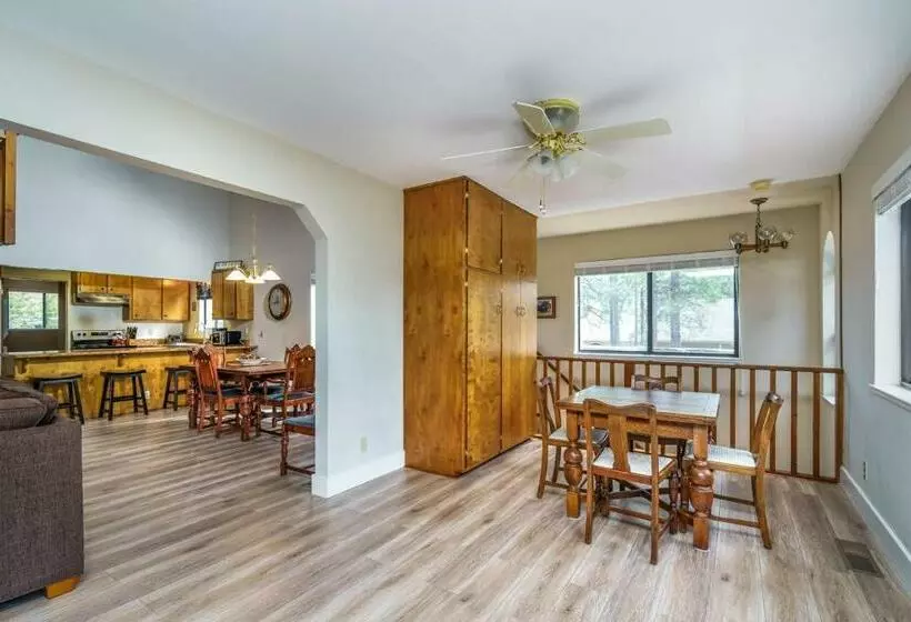 Three Wild Turkeys   Amazing Outdoor Spaces! 2 Decks!