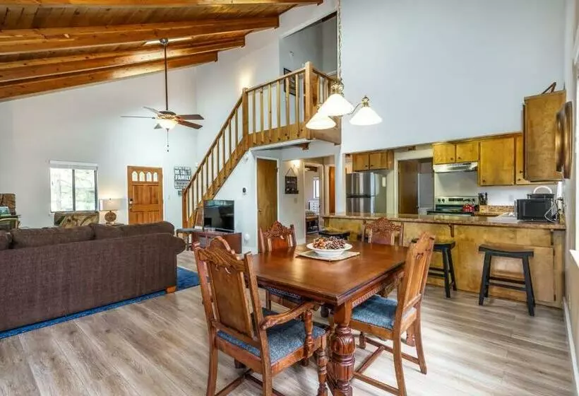 Three Wild Turkeys   Amazing Outdoor Spaces! 2 Decks!